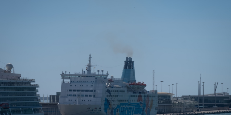 El Ayuntamiento de Barcelona negocia con el Puerto la limitación de cruceros