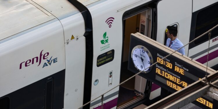 el Gobierno renueva los descuentos de hasta el 90% en viajes de verano para jóvenes