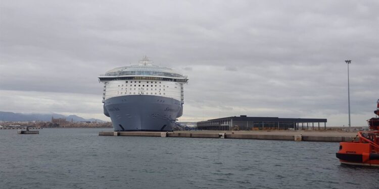 El Parlament pide que se renueve el acuerdo para limitar la llegada de cruceros a Palma