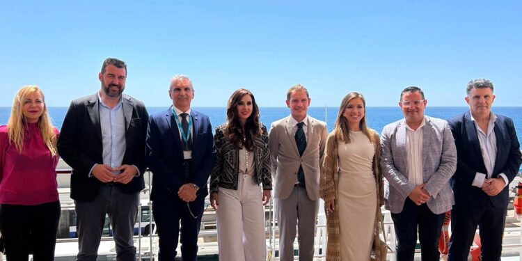 MSC alcanza esta temporada una treintena de escalas en Alicante y 20 son puerto base