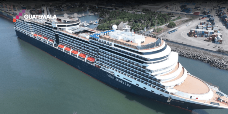 A Guatemala podrían llegar cruceros de mayor tamaño si se trabaja en un plan ideal de atracción de turismo de este tipo. (Foto Prensa Libre: EPQ)