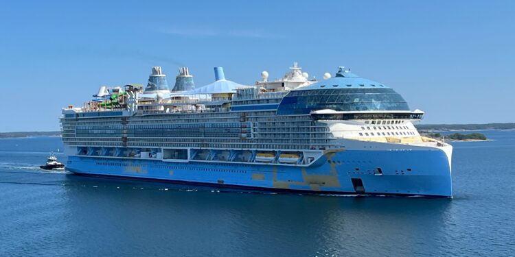 Muere un hombre tras saltar de un crucero del Royal Caribbean