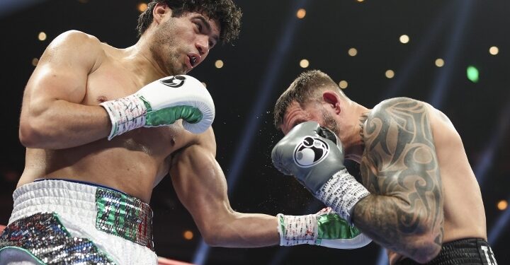 Gilberto 'Zurdo' Ramírez & Joe Smith (Foto DAZN)