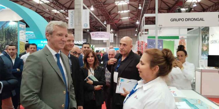Presidente de Galicia resalta la belleza de Cuba en Turexpo de Silleda