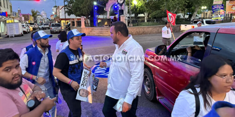 Los jóvenes parte esencial en nuestro gobierno, los apoyamos con becas y en salud mental: Jorge Aldana en crucero Neón