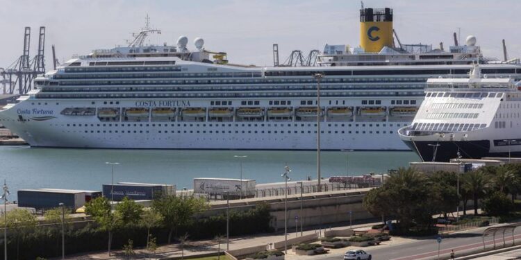 TURISMO VALÈNCIA. Vendrán menos cruceros, como quiere Catalá, pero por la ampliación del Puerto