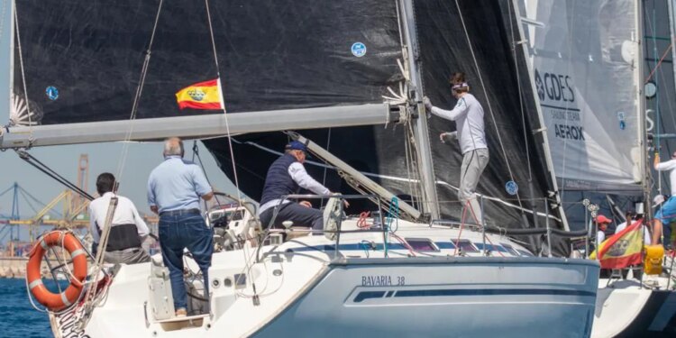 La Universitat Politècnica reúne a los mejores cruceros en aguas de Valencia