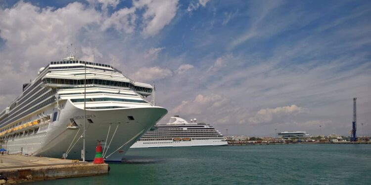 Las obras de la ampliación norte del Puerto de València condicionarán la entrada de cruceros a la ciudad
