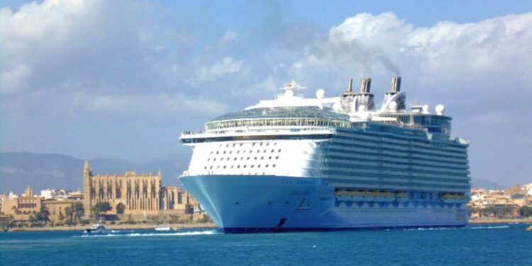 La plataforma contra los cruceros exige a Prohens limitarlos en Palma a uno al día y 4.000 pasajeros