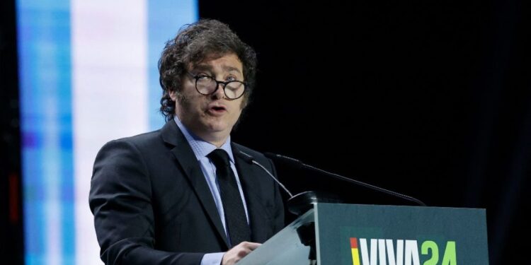 Los viajes de Milei: una diputada radical pidió información para saber si violó la Ley de Ética Pública