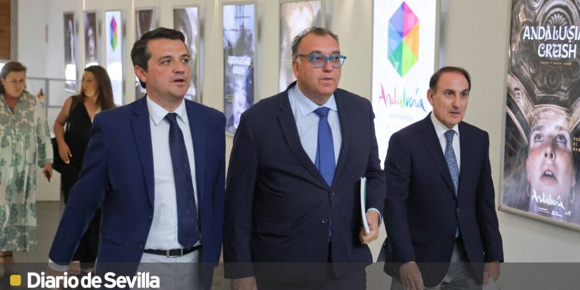 Los municipios logran que Junta y CEA admitan los "inconvenientes" del turismo