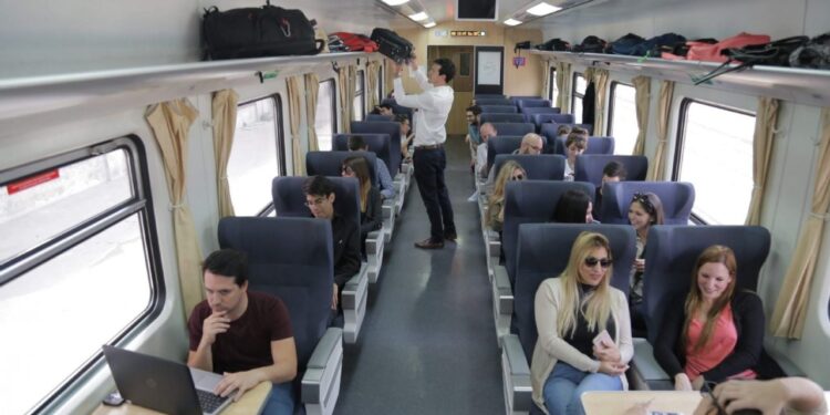 Tren o micro: en qué conviene viajar para abaratar costos