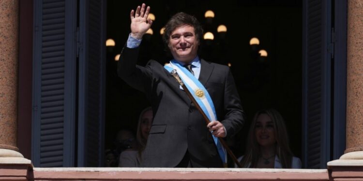 Milei es el presidente argentino con más viajes al exterior en solo seis meses de mandato