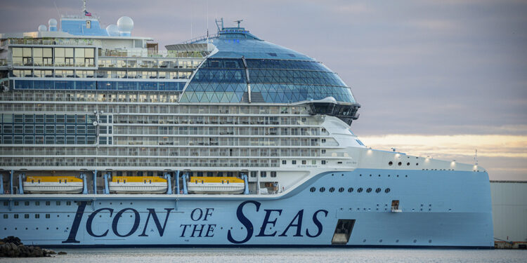 Muere un pasajero tras saltar del crucero más grande del mundo que partió de Florida