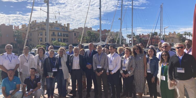 Proponen itinerarios para impulsar los cruceros costeros y fluviales en las costas de Andalucía