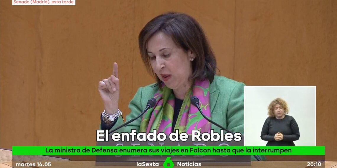 Robles explota tras las acusaciones del PP y dedica hasta 11 minutos a enumerar sus viajes en el Falcon