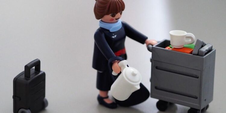 TRUCOS DE VIAJE | Consejo de azafata: nunca tomes café ni té en un avión