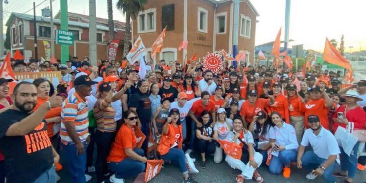 Encabeza Sol Sánchez "crucero naranja" en la avenida De Las Quintas - El Sol de Parral