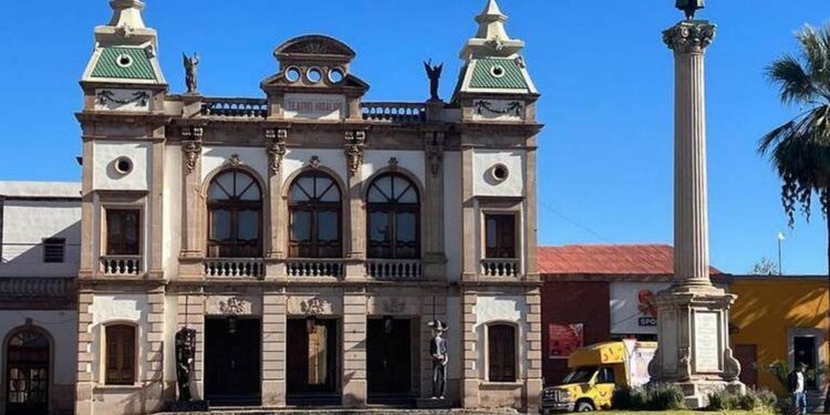 Simpatizantes de Xóchitl Gálvez desarrollarán crucero en Teatro Hidalgo para unirse a la Marea Rosa - El Sol de Parral