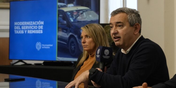 Modernización del sistema de taxis: aplicaciones, viajes compartidos, tarifa variable y pago electrónico