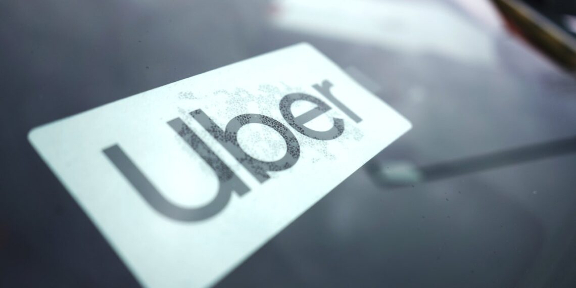 Uber lanza un nuevo servicio de viajes compartidos para ahorrar hasta un 30% y la posibilidad de comprar billetes de tren en su app con un retorno del 10%