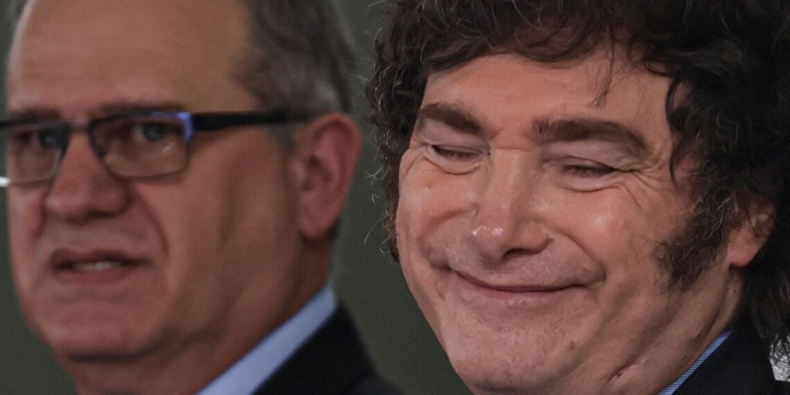 Un periodista se confundió y mostró viajes de Taylor Swift con si fueran los de Javier Milei: la reacción del presidente