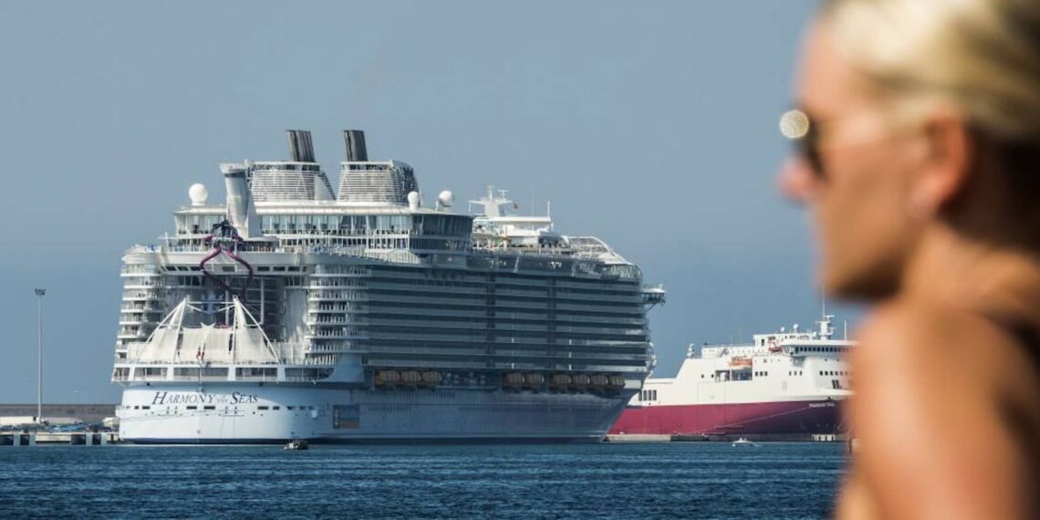 Valencia prohíbe la entrada de megacruceros por impacto ambiental