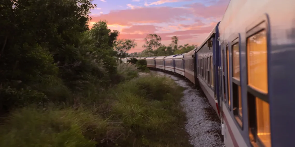 La nueva ruta de tren de lujo en Vietnam ofrece impresionantes vistas de la costa y té de la tarde