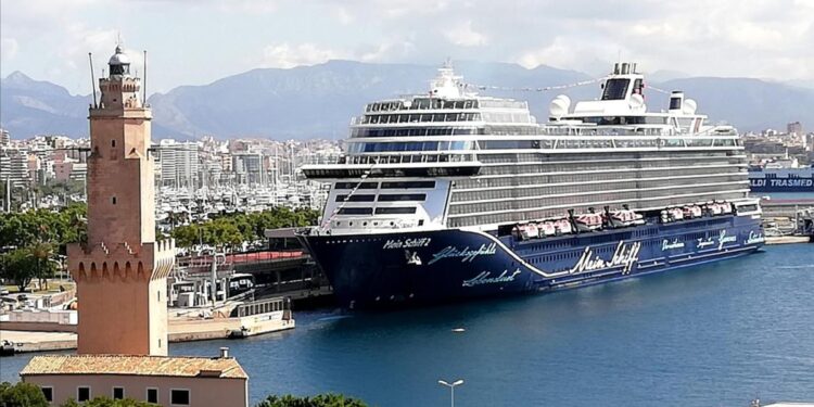 Un crucero sufre un retraso de 24 horas en Palma debido a las fuertes lluvias