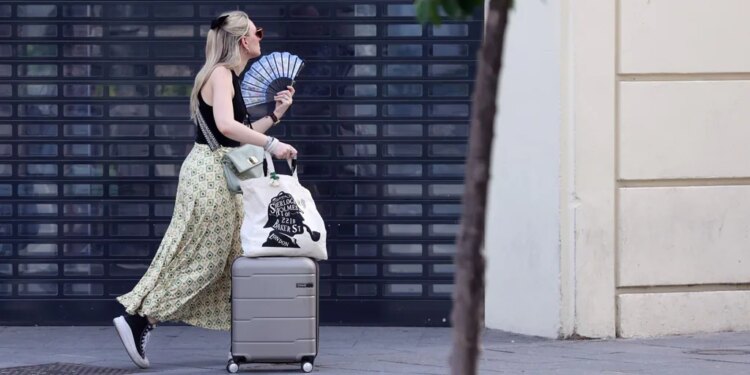 Los españoles realizaron 40 millones de viajes hasta marzo, un 15% más, con un gasto de 11.678 millones