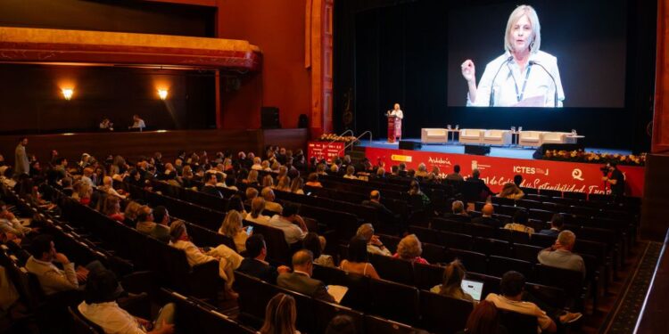 "Estamos en el bando de la turismofilia"