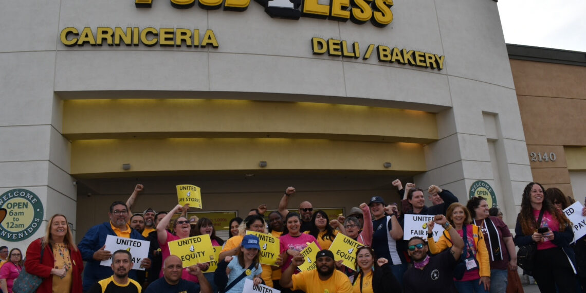 Uniones y la compañía Food 4 Less/Foods Co. llegan a acuerdo tentativo