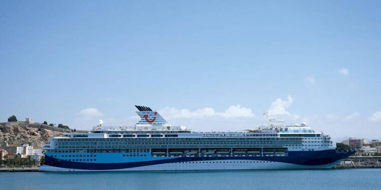 Almería se consolida como destino de cruceros de lujo con dos nuevas escalas