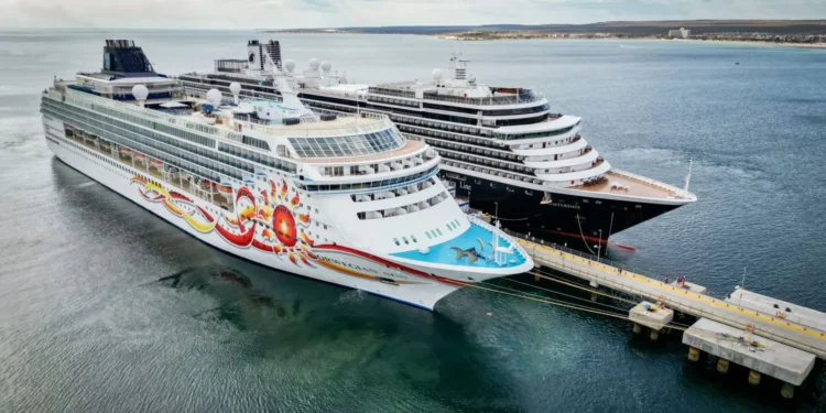 Dos cruceros en Puerto Madryn