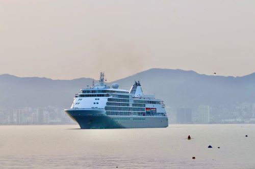 Llega al puerto de Acapulco embarcación de lujo con 653 personas a bordo - Noticias del Estado de Guerrero
