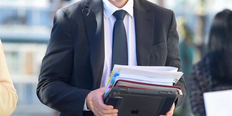 C.Madrid responde a Alegría que los viajes de Ayuso se planifican con "antelación" y no en base a la "agenda de otros"