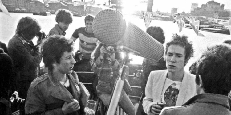 Un crucero con los Sex Pistols: Jubileo y anarquía en el Támesis