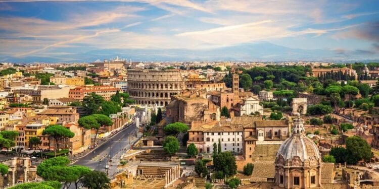 Estos son los 5 destinos elegidos por los españoles para viajar solos este verano