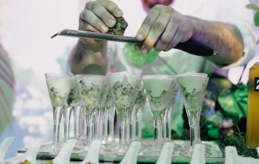 Crujiente de grillos, vino de cacao sin uvas y foie plant-based: ftalks’24 une el pasado, presente y futuro de la gastronomía