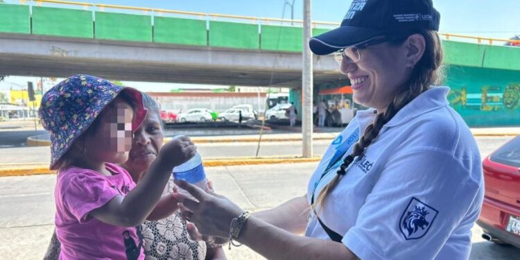 TV4 Noticias Guanajuato | Realiza DIF León brigada de hidratación en cruceros