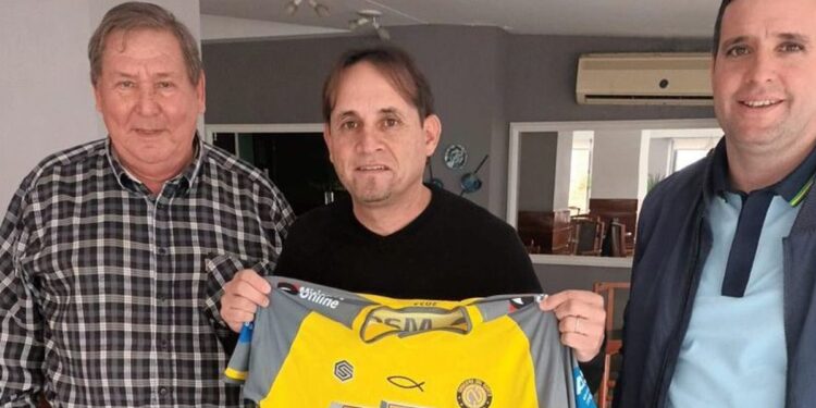 Daniel Brizuela, descubridor del Diablito Echeverri, es el nuevo DT de Crucero del Norte