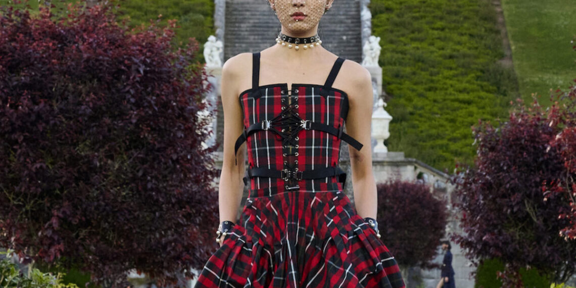 Dior Crucero 2025 refuerza la historia entre la Maison y la tradición escocesa