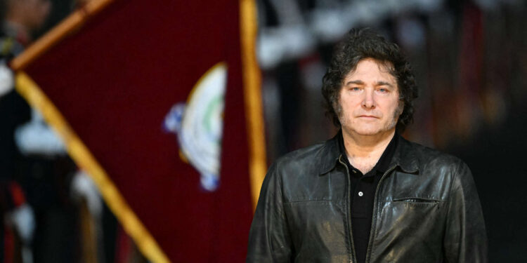 el presidente de Argentina acorta su viaje a Europa y se enfoca en asuntos locales