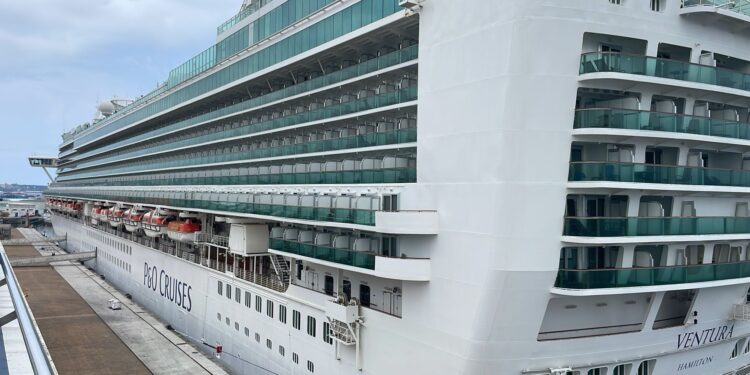El Puerto de Vigo empieza el mes de junio con tres 'escalas dobles' de cruceros