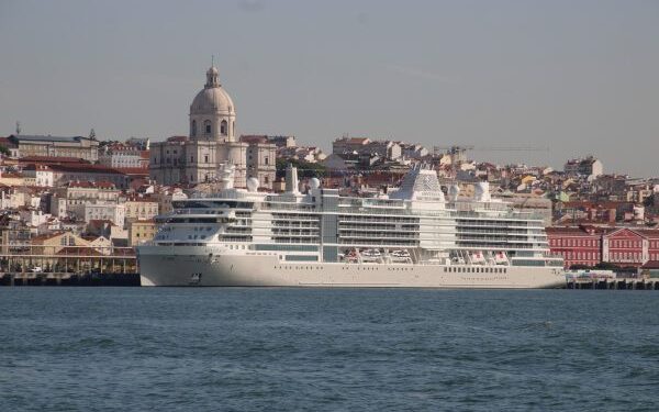 Silver Ray es bautizado en el Puerto de Lisboa