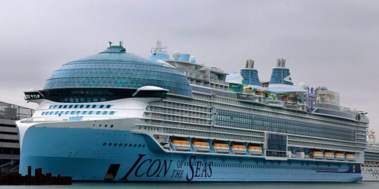 El crucero más grande del mundo sufre un incendio