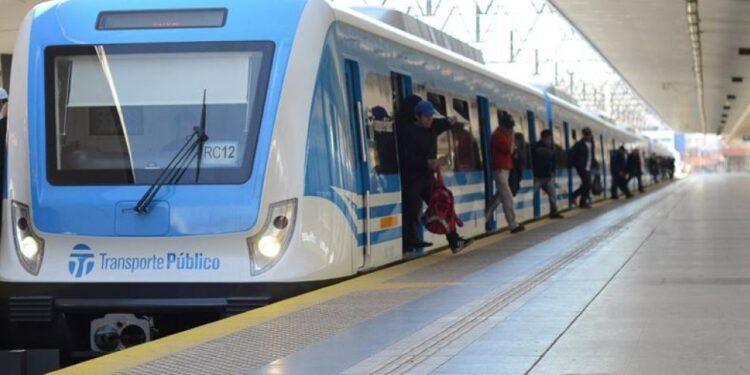 Los viajes en transporte público cayeron un 18,1% en abril