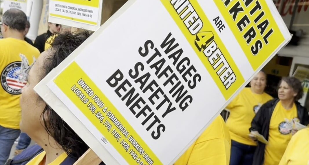 Trabajadores de Food 4 Less vuelven a negociar antes de irse a huelga