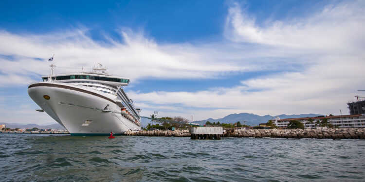 Nuevo crucero de lujo llegará a Puerto Vallarta en 2026