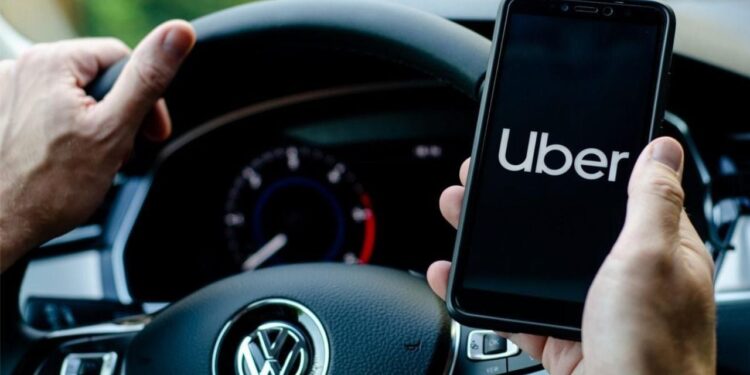 En un año, se multiplicó diez veces la cantidad de taxistas que ofrecen viajes a través de la app de Uber